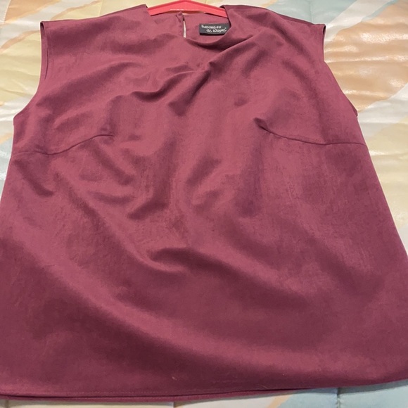 Beautiful suit only wore 2 times like new it’s not red it mauve OBO - Picture 10 of 11